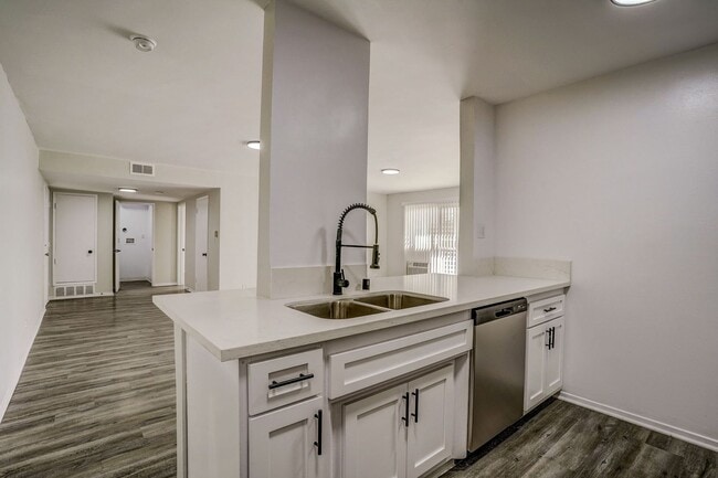 Photo - 8375 Fountain Ave