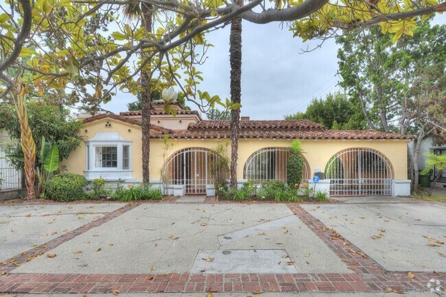 Building Photo - Welcome to this beautifully updated Spanis... Rental
