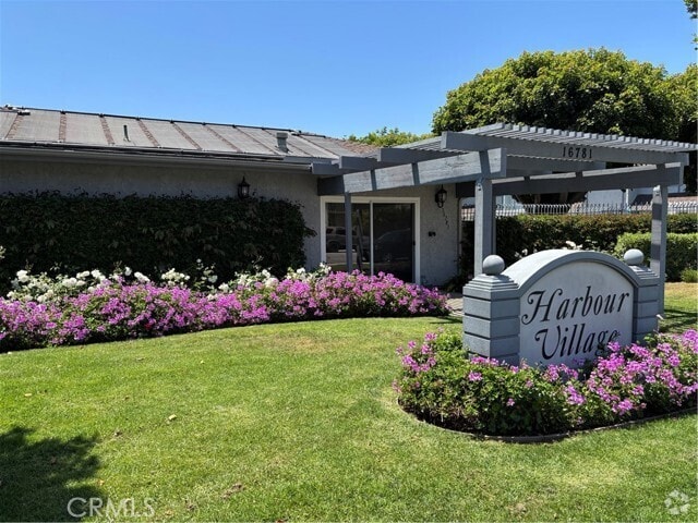 Building Photo - 4681 Twintree Dr Unit 3 Rental
