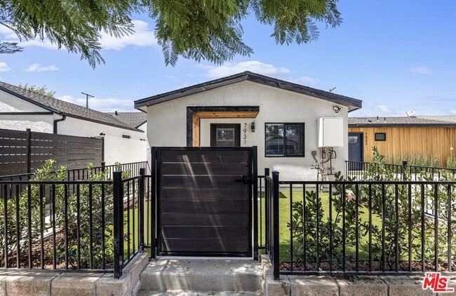 Building Photo - 7931 Zelzah Ave