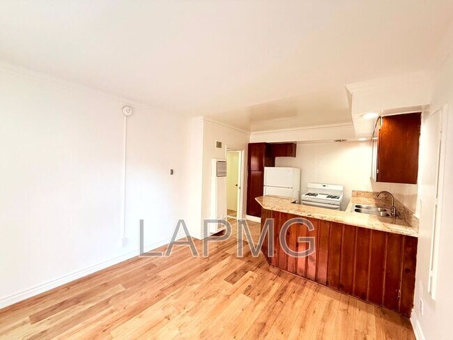 Photo - 1266 N Serrano Ave
