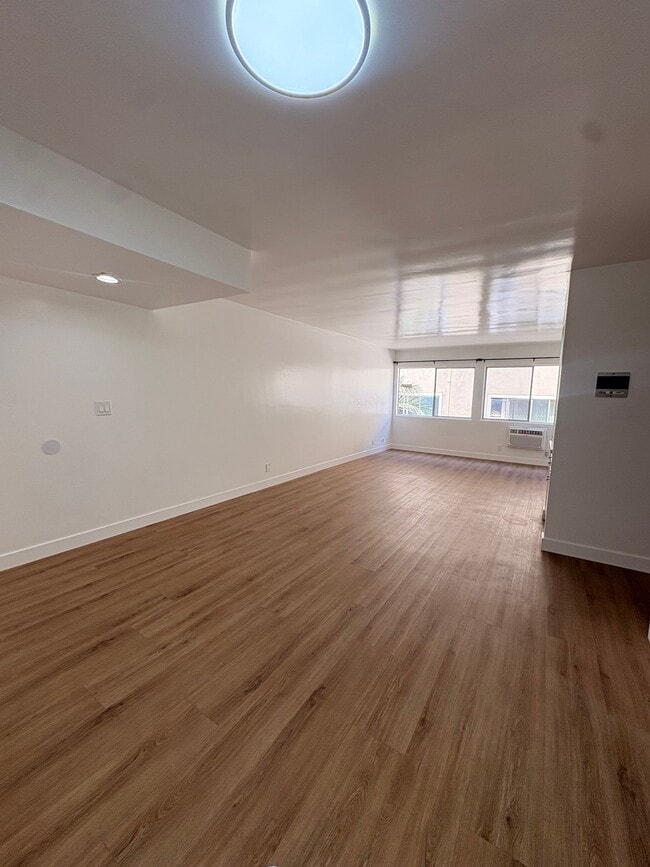 Photo - 1825 N Gramercy Pl Unit 203