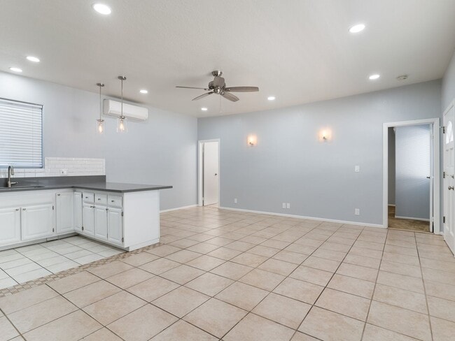 Photo - 1116 E 1st St Unit 1116