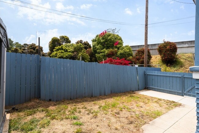 Photo - 531-535 W Juniper Street Unit 535 W Juniper Street