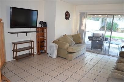 Photo - 6 Bedroom 3 Bathroom House on Corner lot- LARGE ROOMS