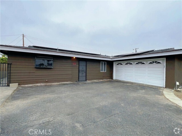 Building Photo - 9228 Oleander Ave Rental