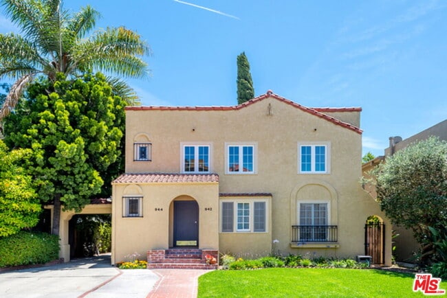 Building Photo - 942 Croft Ave