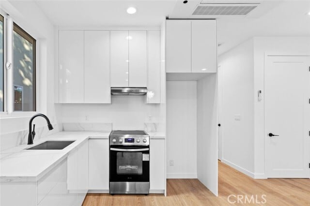Photo - 6844 Cedros Ave