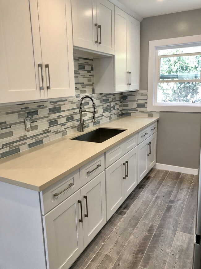 Photo - 1147 S Corning St