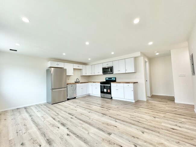 Photo - 14615 Gilmore St Unit 1