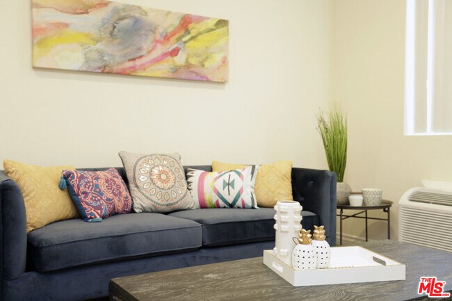 Photo - 536 S Manhattan Pl Unit 311