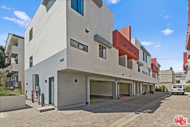 Building Photo - 14403 Tiara St Rental