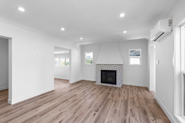 Living room - 2621 Veteran Ave