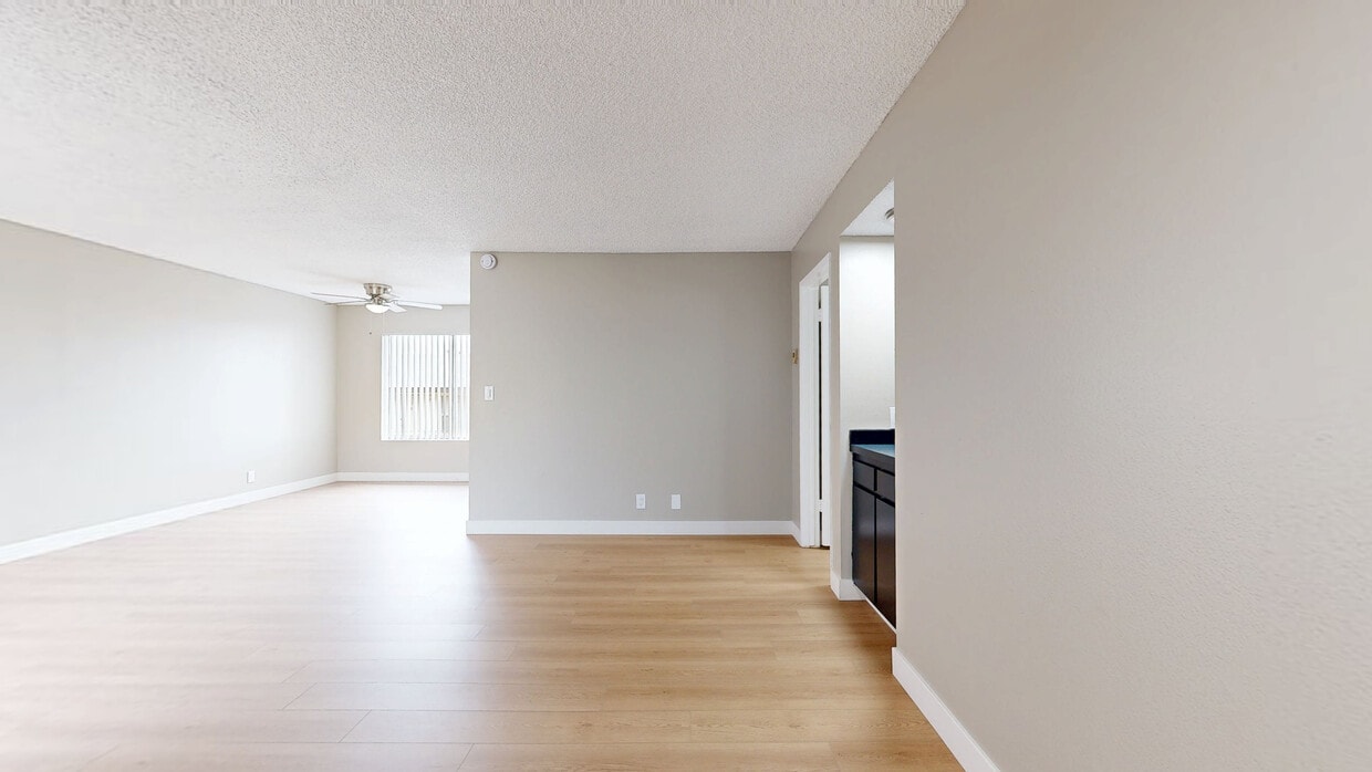 3D Tour - 925 N. Inglewood Ave.