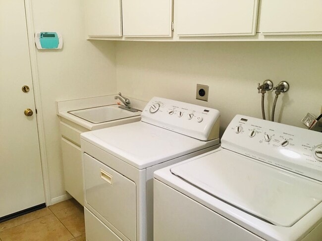 Photo - 431 Hillsborough St