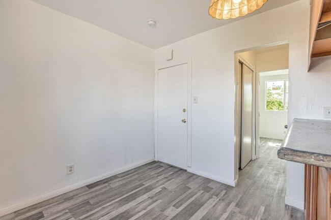 Photo - 847 W 43rd St Condo