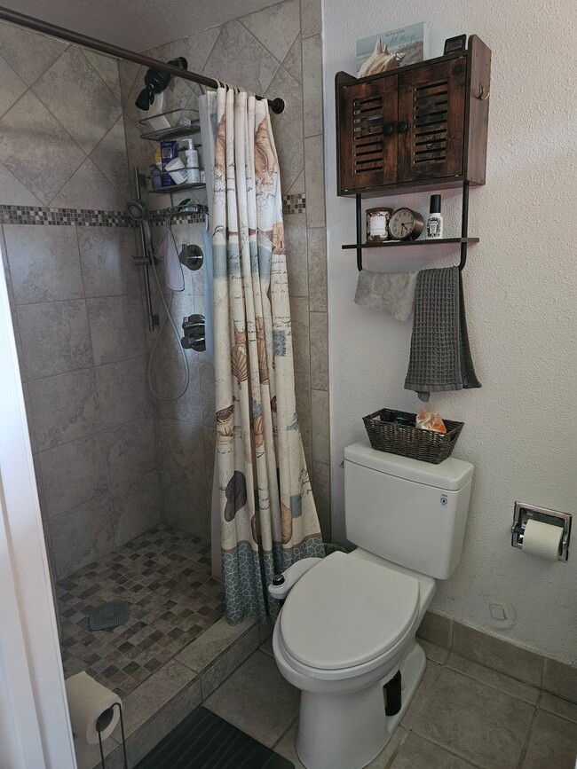 Photo - 2570 College Ln
