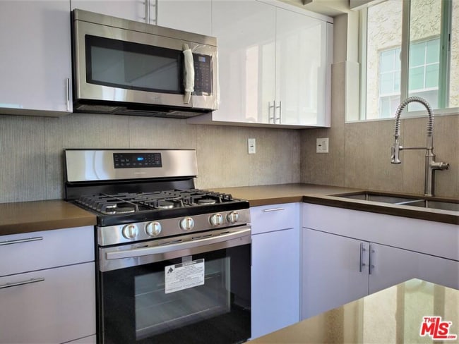 Photo - 2337 1/2 S Crenshaw Blvd Unit 1.5