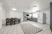 Photo - 8523 Jasper St