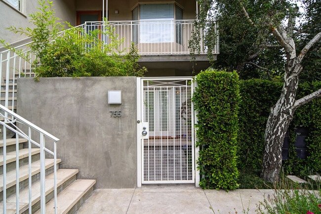 Photo - 755 N Harper Ave