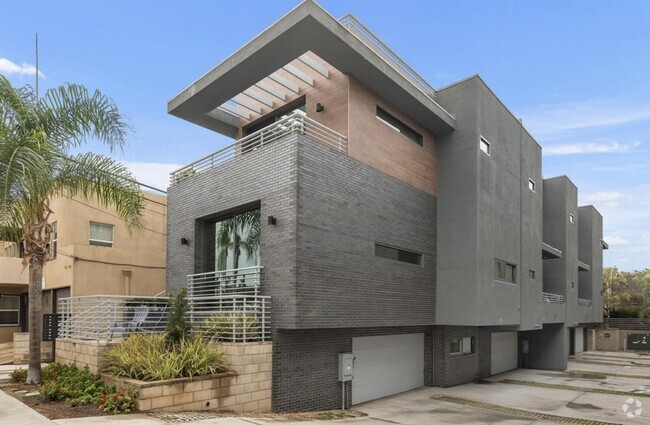 Building Photo - 317 Upas St Rental