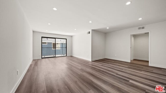 Photo - 7453 Haskell Ave Unit 9