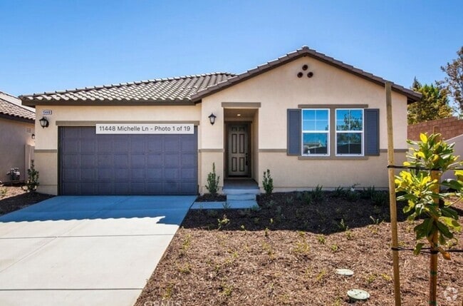 Building Photo - Great house with Tons of amenities at your...