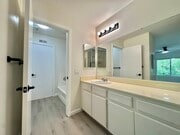 Photo - Indulge in coastal living in this beautiful 2bd 1ba Condo located in La Jolla area close to UCSD!
