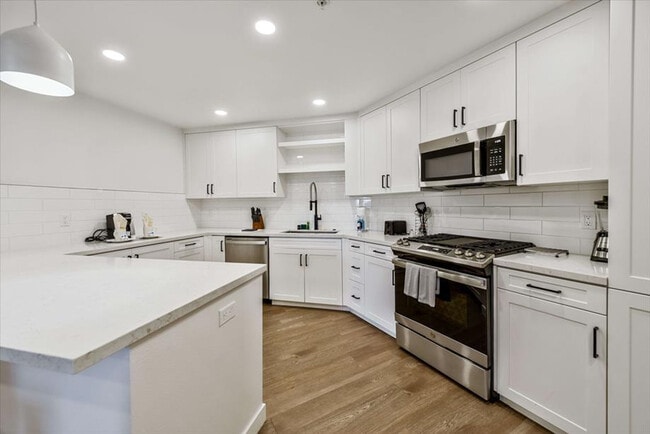 Photo - 375 Camino De La Reina Unit ID1039835P