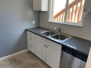Photo - Remodeled 2 Bedroom in Kensington! Washer/... Apartment Unit 4469