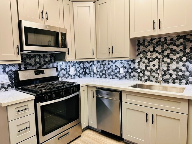 Building Photo - 358 22nd St Unit Two