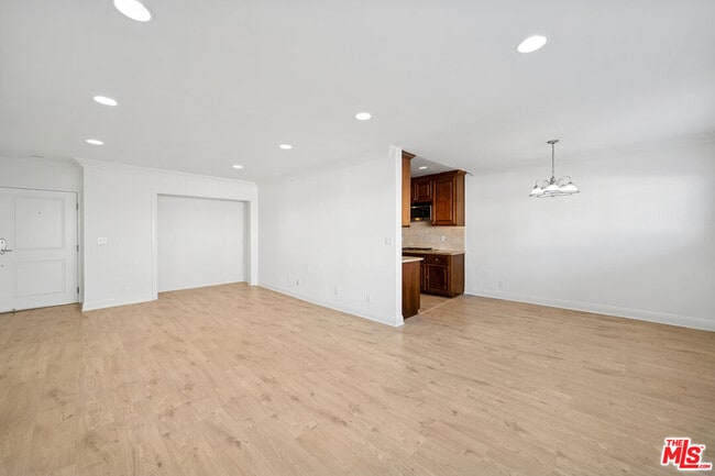 Photo - 133 N Swall Dr Unit 203