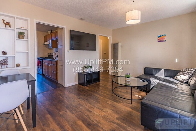 Building Photo - 4829 Castle Ave