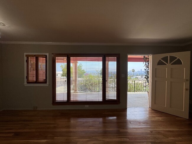 Photo - 1300 Larrabee St
