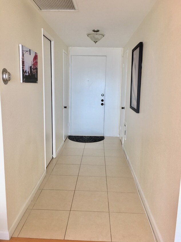 Hallway - 321 S San Vicente Blvd Unit #805