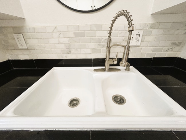 Photo - 1040 W MacArthur Blvd Unit 144