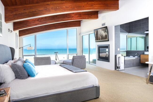 Building Photo - 1013 Mandalay Beach Rd