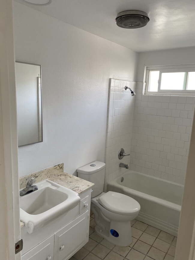 Main Bath - 1313 Beryl St Unit D