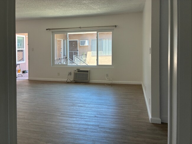Photo - 14315 Chandler Blvd