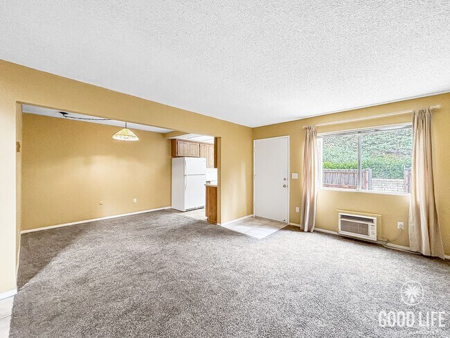 Photo - Spacious 3BD/2.5BA Townhouse in UTC W/ 2-C... Unit 10