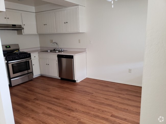 Building Photo - Lakewood Village Rental