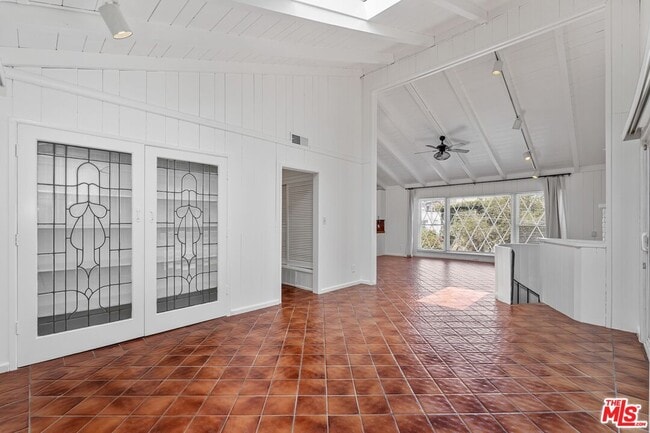 Photo - 112 Fleet St