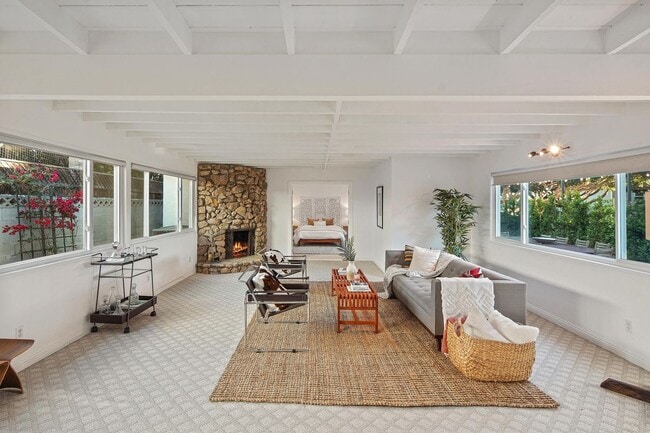 Photo - 1102 Maple St