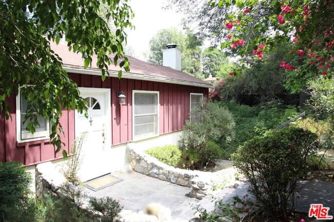 Building Photo - 15151 Encanto Dr