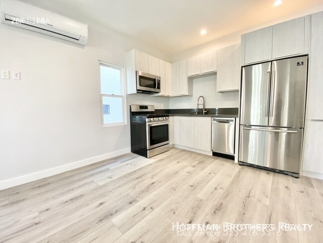 Building Photo - 141 N Swall Dr Unit 5