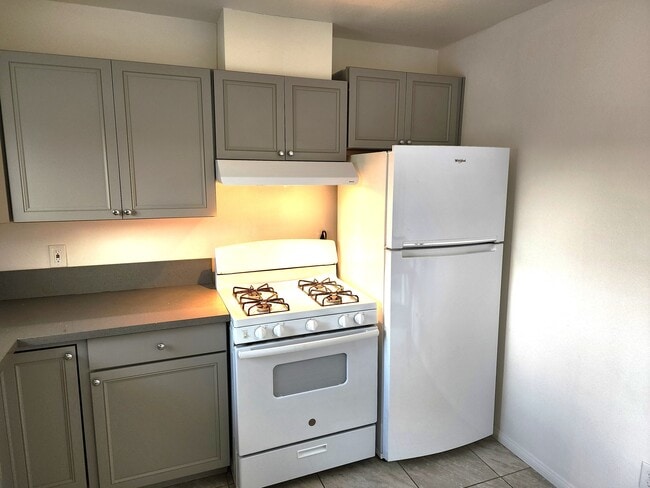 Well equipped kitchen with full size fridge-freezer, stove, dishwasher and microwave - The Junipero Palm Springs