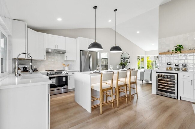 Beautifully Renovated 3 Bed/2 Bath Home in... - Beautifully Renovated 3 Bed/2 Bath Home in...