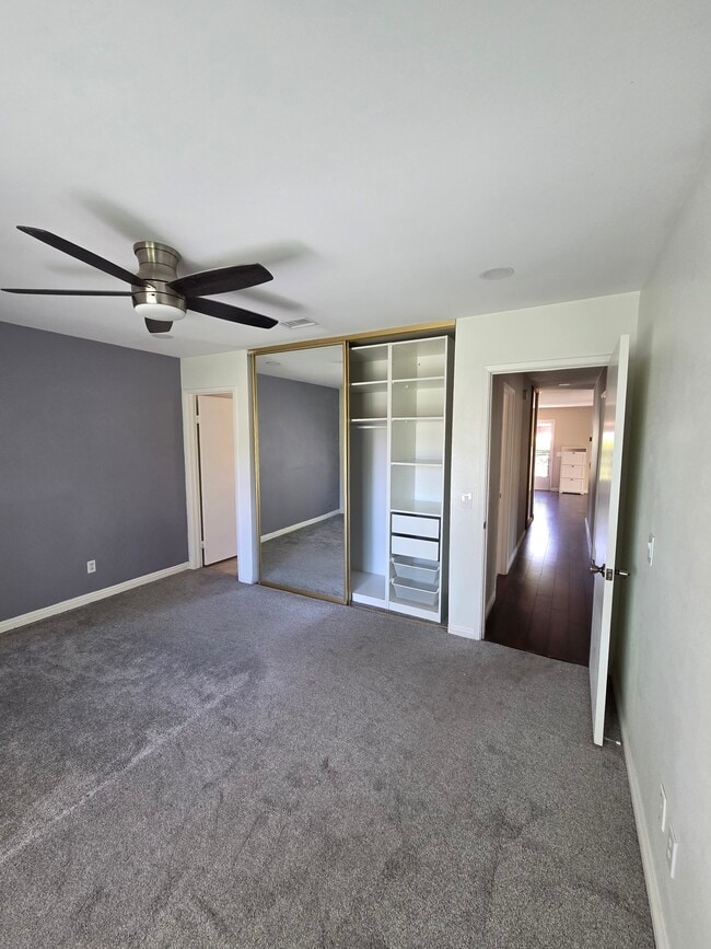 Building Photo - 12587 Caminito de la Gallarda Unit Condo