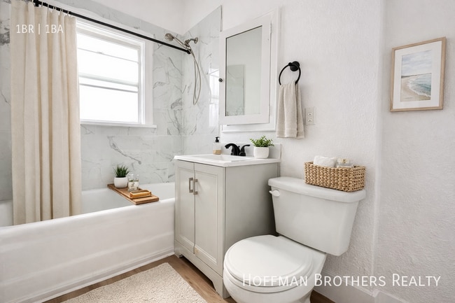 Photo - 2837 S Bronson Ave Unit 8