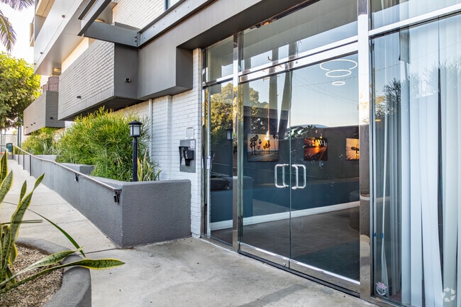 1223 Federal - Entrance - 1223 Federal Ave